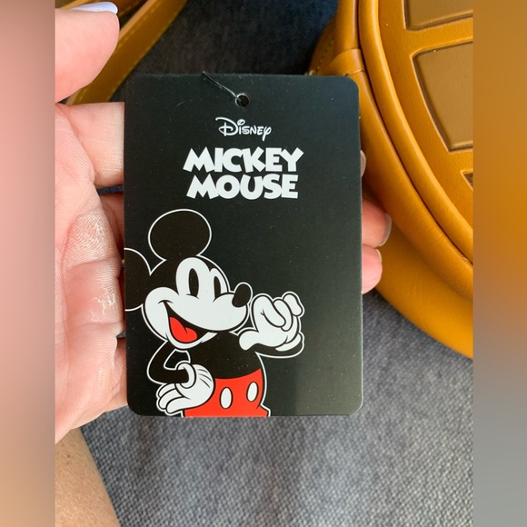 DISNEY Bioworld MICKEY MOUSE WAFFLE Crossbody Bag Purse NWT - Picture 4 of 5